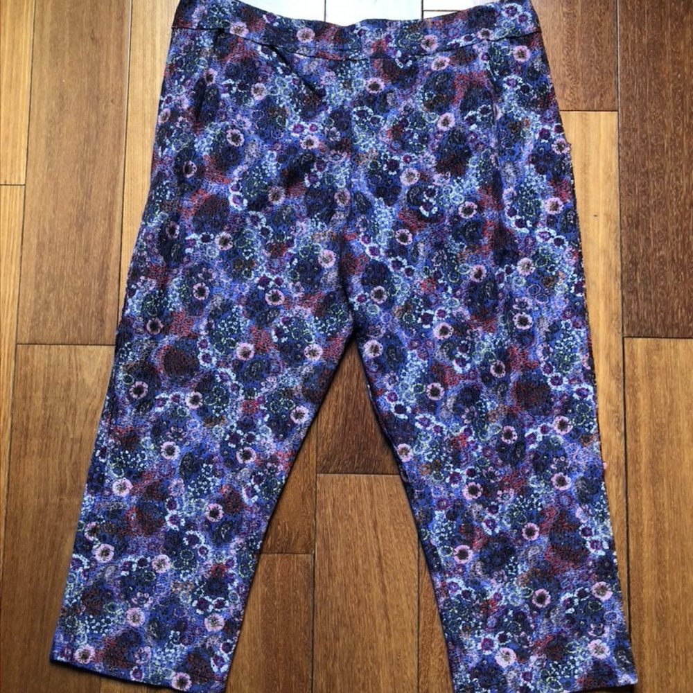 Gregory Parkinson Floral Lace Pleated Cropped Pant - Picture 4 of 8
